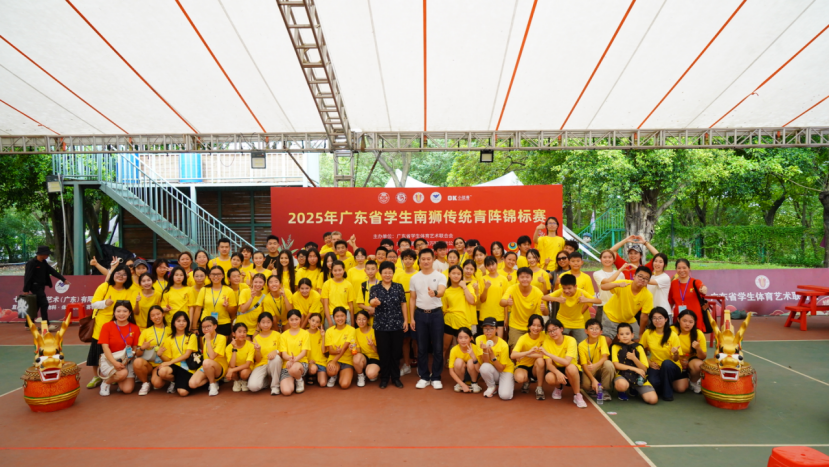 80名华裔青少年走进广州体育学...